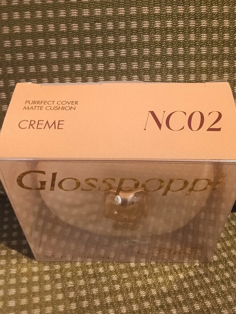 Glosspoppi Pink Compact with Gold Cat Accent - NC02 Creme Matte